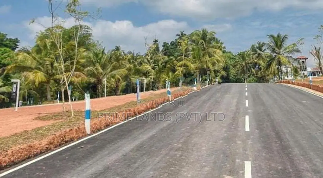 ගම්පහ දිස්ත්‍රික් ලේඛම් කාර්යාලයට යාබඳව බිම් කොටස් විකිණීමට