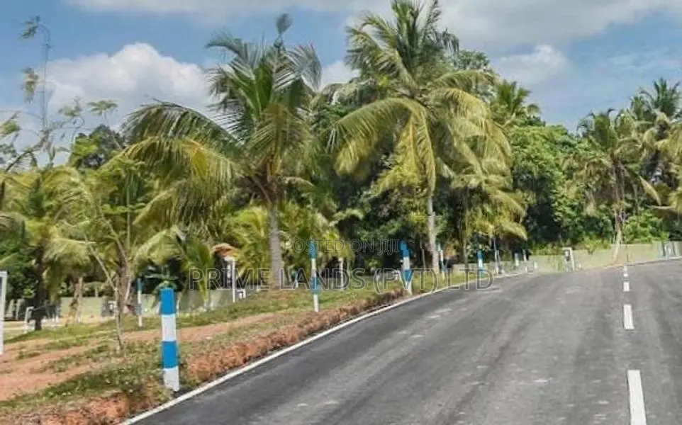 ගම්පහ දිස්ත්‍රික් ලේඛම් කාර්යාලයට යාබඳව බිම් කොටස් විකිණීමට