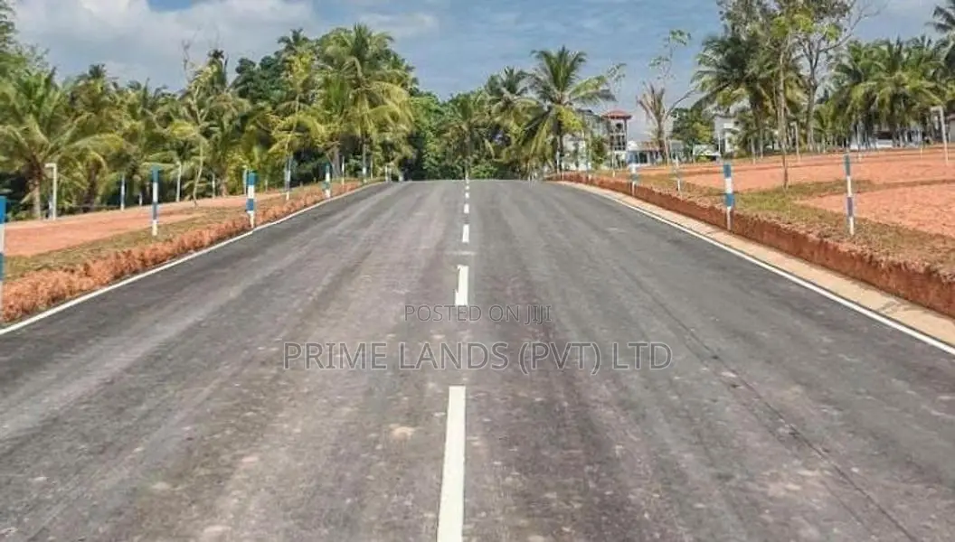ගම්පහ දිස්ත්‍රික් ලේඛම් කාර්යාලයට යාබඳව බිම් කොටස් විකිණීමට