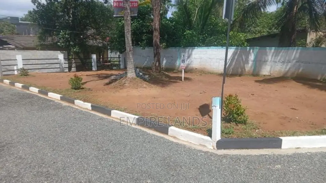 Balika Niwasa Road Kottawa Residential land for sale in Pannipitiya
