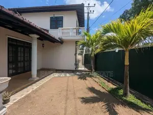 වැලිවේරිය නගර මධ්‍යයෙන් අංගසම්පූර්ණ දෙමහල් නිවසක් විකිණීමට!