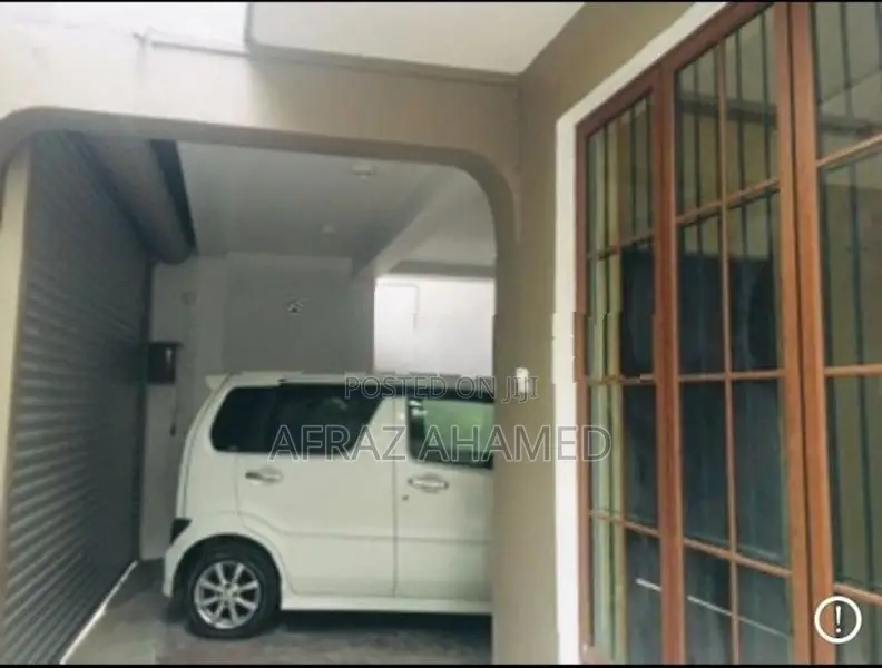 Comfortable 2 Bed Home in a Quiet Area Dehiwala