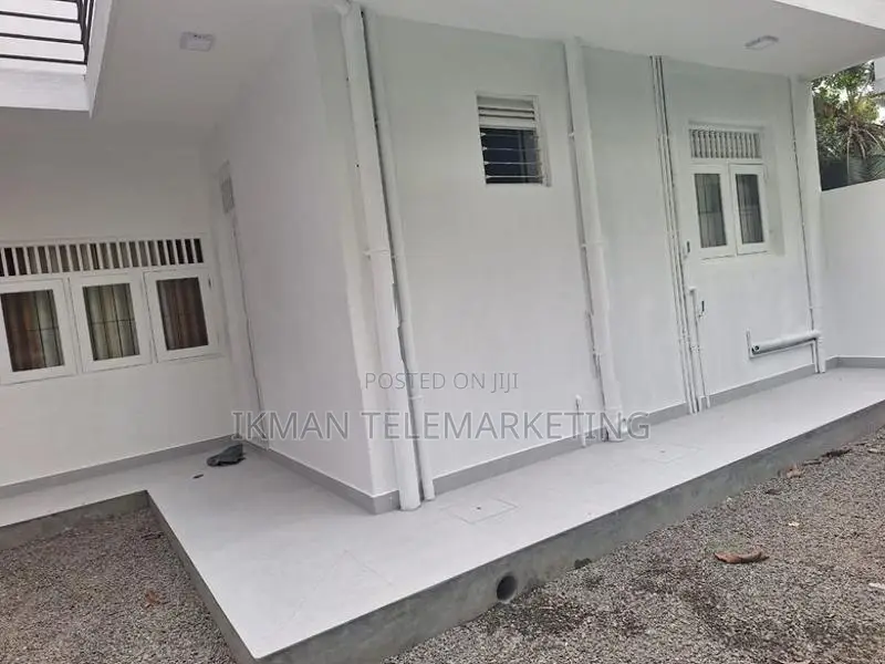 Modern 3-Bedroom House for Rent Battaramulla