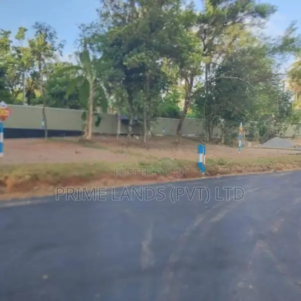 තලවතුගොඩ නගරයට ආසන්නව බිම් කොටසක් විකිණීමට