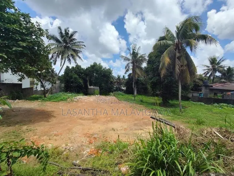 100 Perch Main Road Facing Land for Sale in Athurugiriya