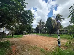100 Perch Main Road Facing Land for Sale in Athurugiriya