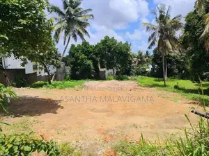 100 Perch Main Road Facing Land for Sale in Athurugiriya