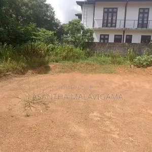 8.6 Perch Land for Sale in Athurugiriya Lake Terrace