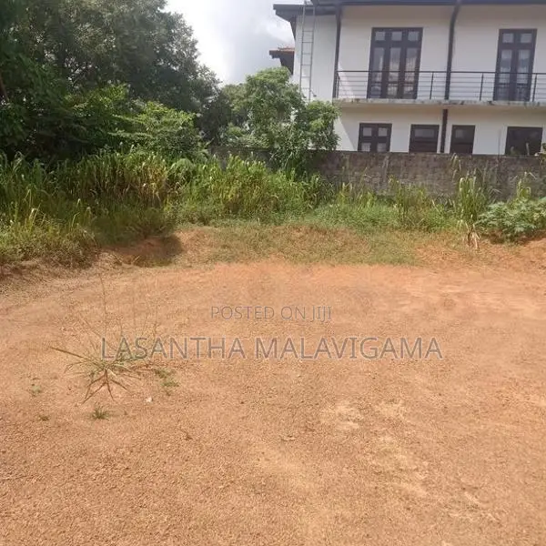8.6 Perch Land for Sale in Athurugiriya Lake Terrace