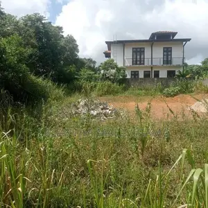 8.6 Perch Land for Sale in Athurugiriya Lake Terrace