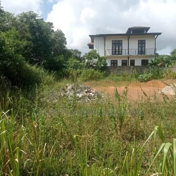 8.6 Perch Land for Sale in Athurugiriya Lake Terrace