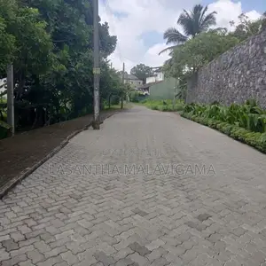 8.6 Perch Land for Sale in Athurugiriya Lake Terrace