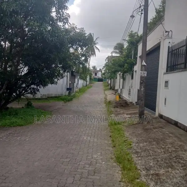 8.6 Perch Land for Sale in Athurugiriya Lake Terrace