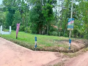 Land in මිනුවන්ගොඩ