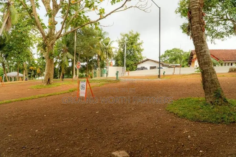 හයිලෙවල් පාරට ඇවිදින දුරින් කොට්ටාවෙන් අගනා බිම් කොටස් විකිණීමට
