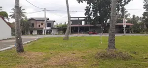 කුරුණෑගලෙන් ව්‍යාපාරික බිම් කොටස්
