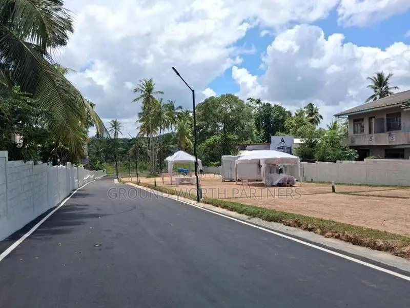 තලවතුගොඩින් අගනා ව්‍යාපාරික හා නේවාසික බිම් කොටස් විකිණීමට