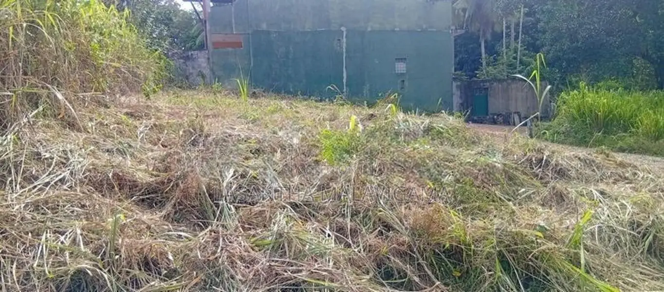 10.75 Perch Land for Sale in Athurugiriya