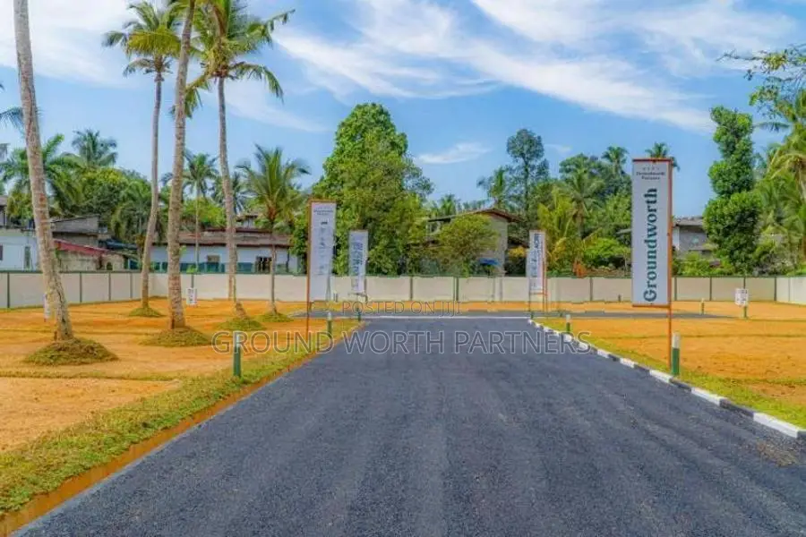 296 බස් පාරට සමීපව අගනා නේවාසික බිම් කොටස් විකිණීමට