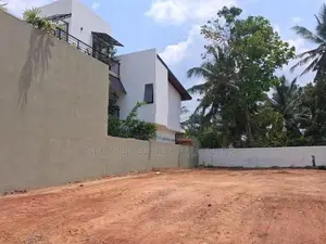 හෝකන්දර හොරහේන පාරට මුහුණලා අගනා නේවාසික බිම් කොටස් කිහිපයක් විකිණීමට