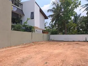 හෝකන්දර හොරහේන පාරට මුහුණලා අගනා නේවාසික බිම් කොටස් කිහිපයක් විකිණීමට