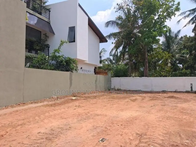 හෝකන්දර හොරහේන පාරට මුහුණලා අගනා නේවාසික බිම් කොටස් කිහිපයක් විකිණීමට
