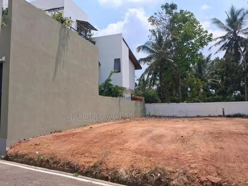 හෝකන්දර හොරහේන පාරට මුහුණලා අගනා නේවාසික බිම් කොටස් කිහිපයක් විකිණීමට