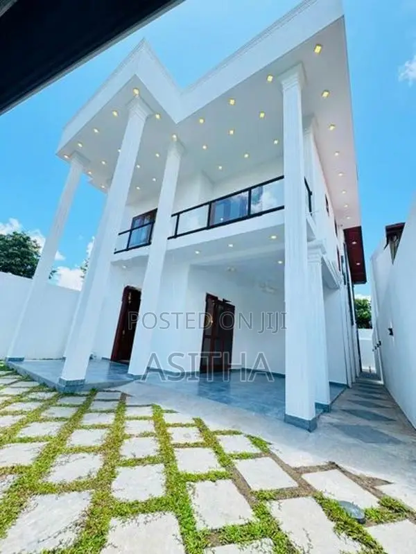 Brand New Beautiful House Kesbewa