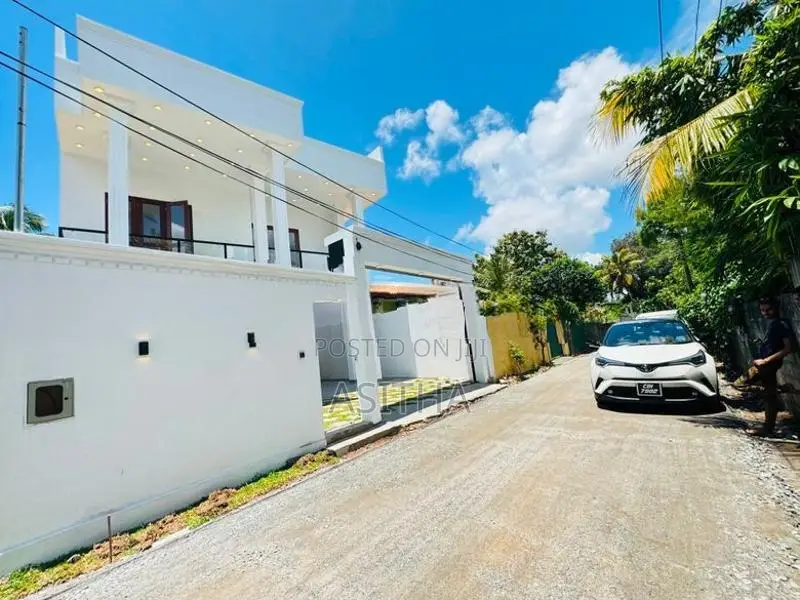 Brand New Beautiful House Kesbewa