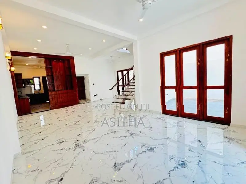 Brand New Beautiful House කැස්බැව