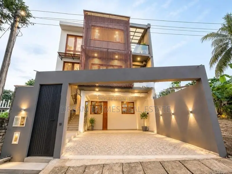 Luxury 4-Bedroom House for Sale – Thalawathugoda