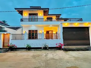 Nice Latest Brand New Upstairs 4 Bed Rooms House For Sale in Negombo