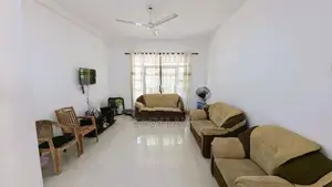කිරිබත්ගොඩ ඊරියවත්තෙන් සුපිරි දෙමහල් නිවසක්