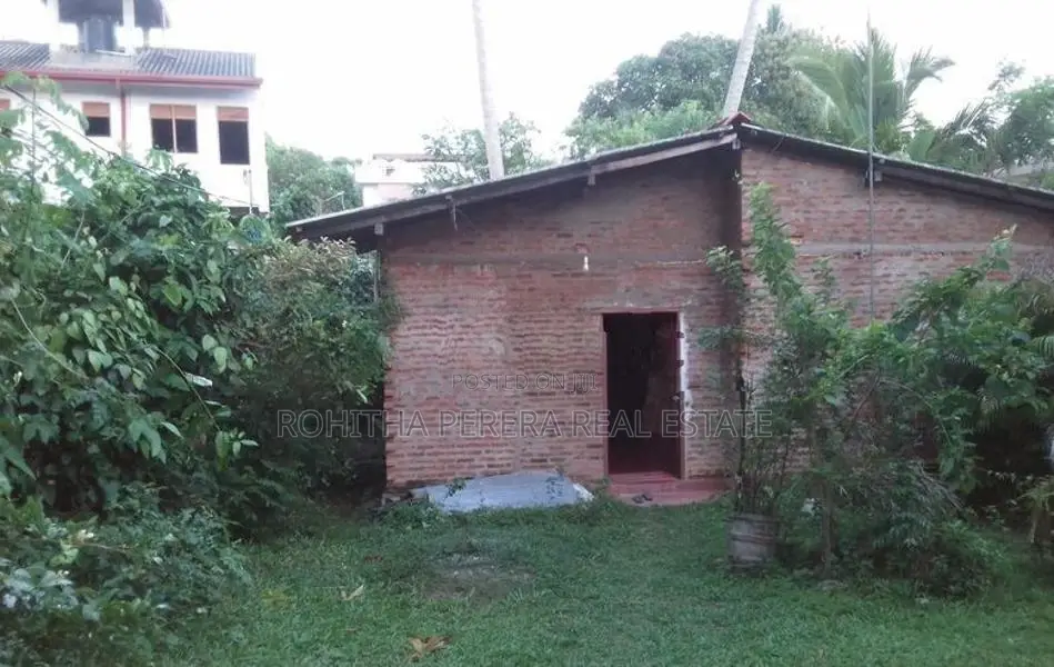 14.8 P Land with Small House Arrawwala Maharagama