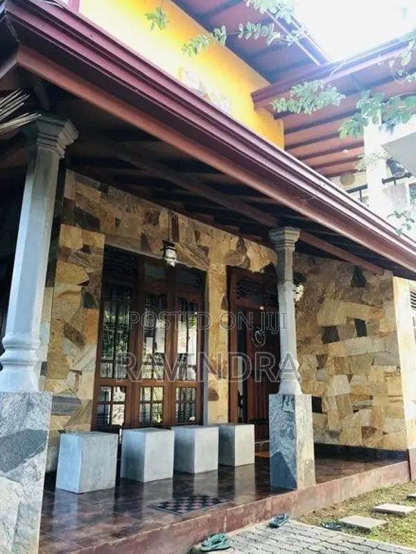 three Story House for sale pasal Mawatha Bokundara Boralesgamuwa