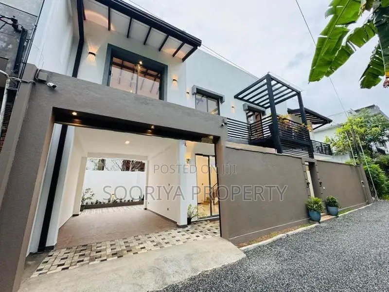 අතිනවීන දෙමහල් අලුත්ම සුඛෝපභෝගී නිවසක් විකිණීමට - Piliyandala