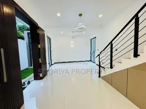 අතිනවීන දෙමහල් අලුත්ම සුඛෝපභෝගී නිවසක් විකිණීමට - Piliyandala