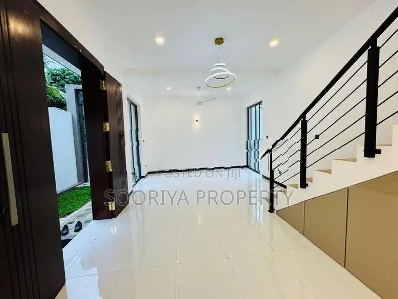 අතිනවීන දෙමහල් අලුත්ම සුඛෝපභෝගී නිවසක් විකිණීමට - Piliyandala