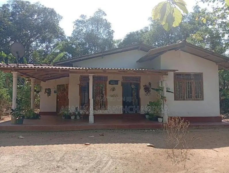 සම්පූර්ණයෙන්ම නිම කරන ලද නිවස විකිණීමට ඇත. වැල්ලවාය