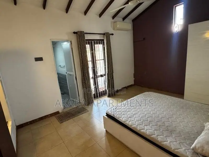 5,000 Sq.ft - Commercial House for Rent CP54956