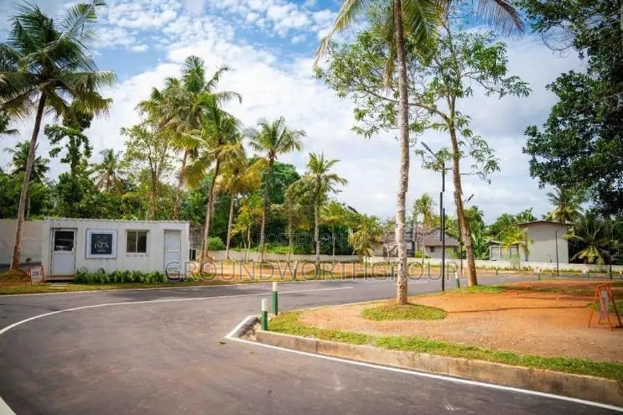 Valuable Land for Sale in Hokandara Vidyala Junction S9