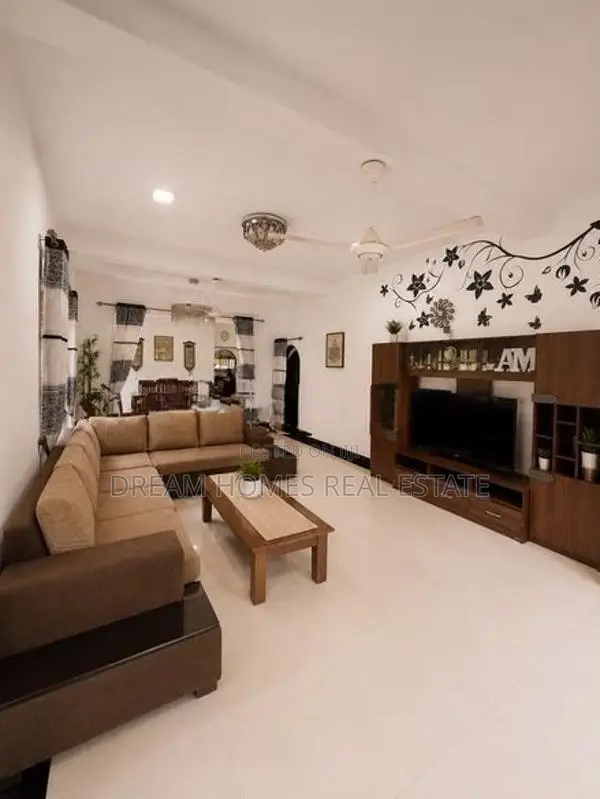 Road-Facing Multi-Unit House for Sale – Dehiwala