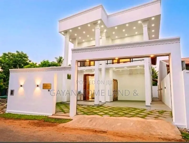 BRAND NEW LUXURY THREE-STOREY HOUSE IN PILIYANDALA