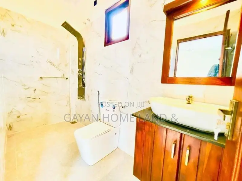 BRAND NEW LUXURY THREE-STOREY HOUSE IN PILIYANDALA