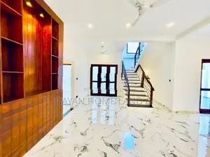 BRAND NEW LUXURY THREE-STOREY HOUSE IN PILIYANDALA