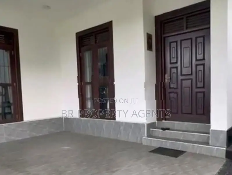 Three Storey House for Sale in Kottawa