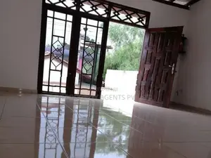 Three Story House for Sale in Akuregoda, Battaramulla