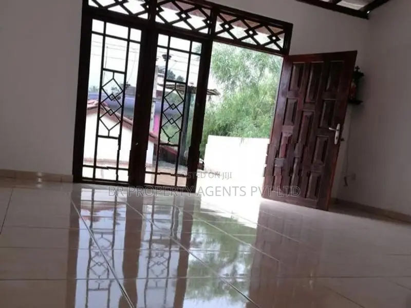 Three Story House for Sale in Akuregoda, Battaramulla
