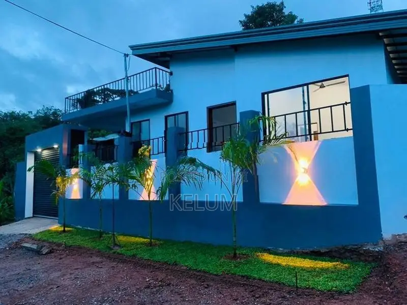 Brand New House - Padukka