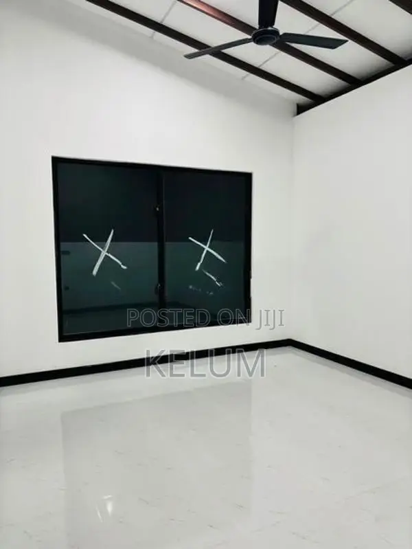 Brand New House - Padukka